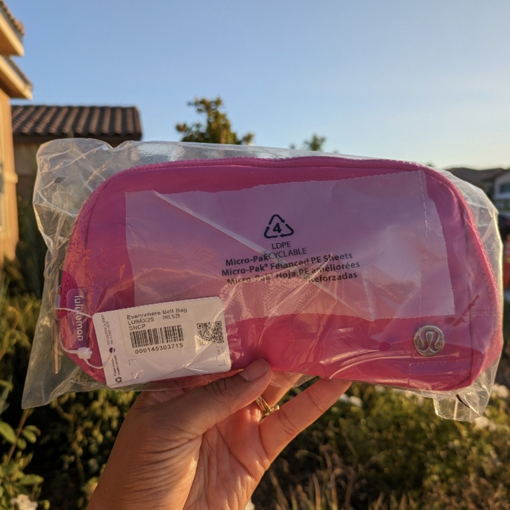 Lululemon Everywhere Belt Bag 1L in Sonic Pink